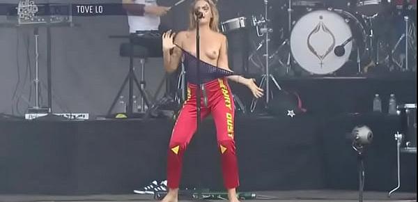  Tove Lo - Lollapalooza in Chicago - 2017-08-06 (uploaded by celebeclipse.com)